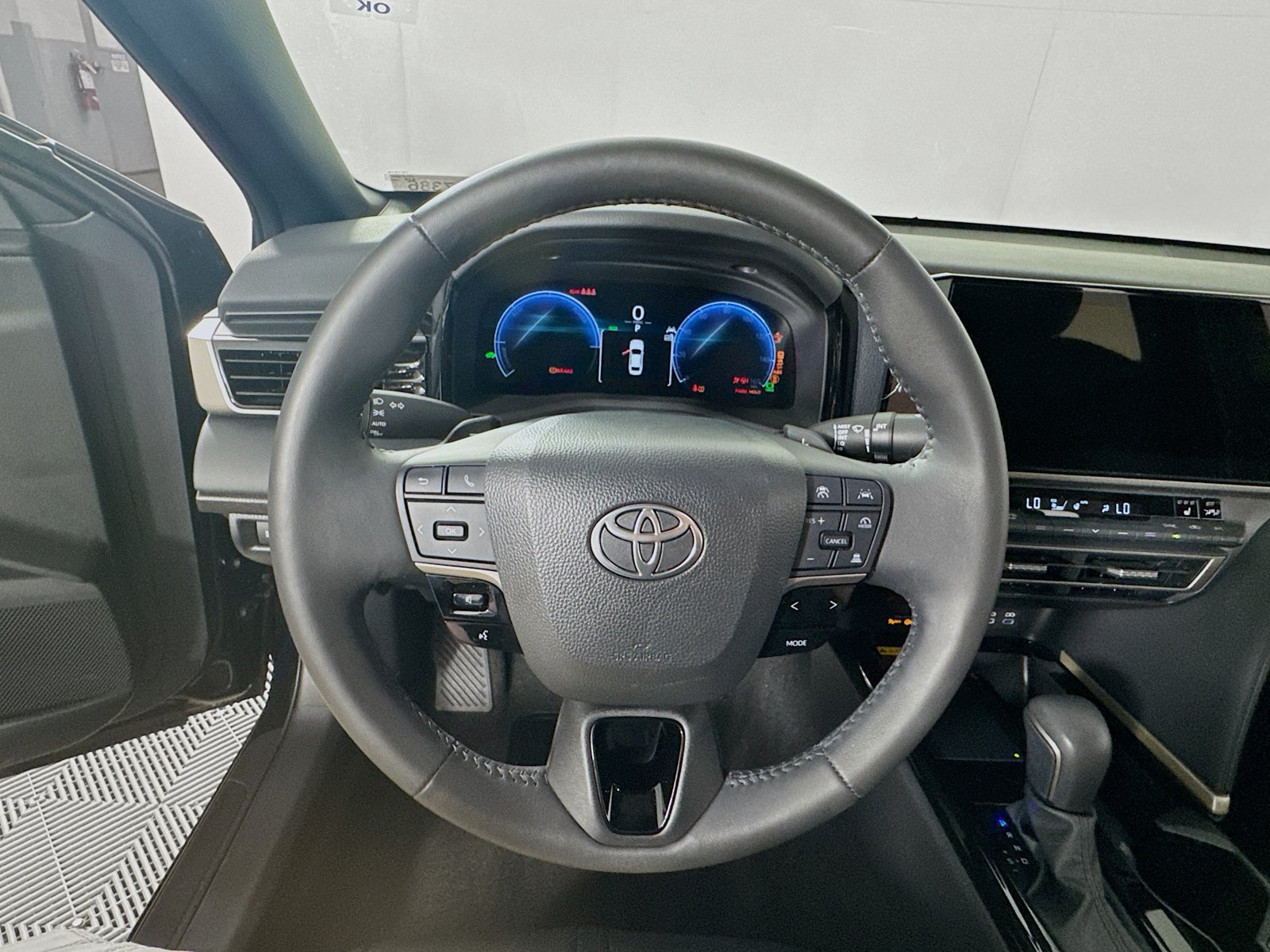 Used 2025 Toyota Camry XSE FWD image 13