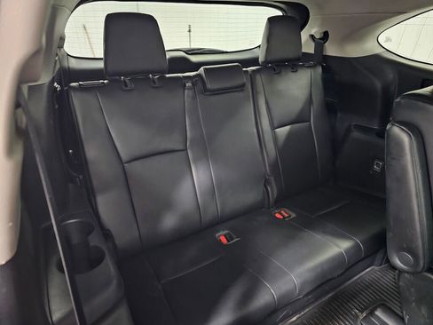 Used 2021 Toyota Highlander XLE image 21