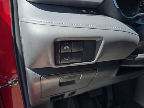 Used 2022 Toyota Highlander XLE image 21