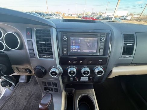 Used 2015 Toyota Sequoia Platinum image 16