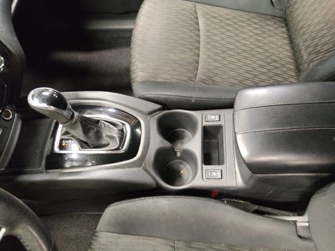 Used 2019 Nissan Rogue SV image 26