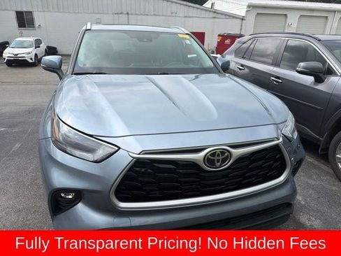 Used 2021 Toyota Highlander XLE AWD/4WD image 17