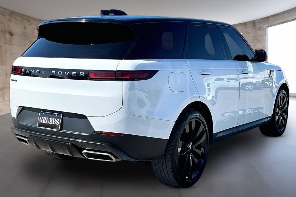Used 2025 Land Rover Range Rover Sport SE AWD/4WD image 2