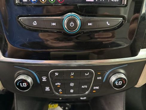 Used 2023 Chevrolet Traverse LS image 18