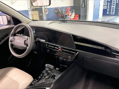 Used 2023 Kia Niro EX FWD image 14