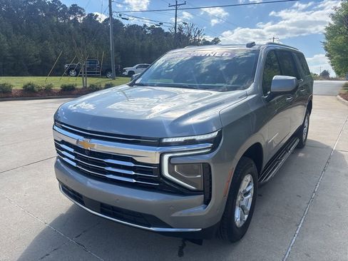 Used 2025 Chevrolet Suburban LT image 25