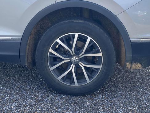 Used 2020 Volkswagen Tiguan SE w/ Panoramic Sunroof Package image 10