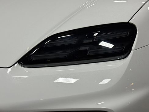 Certified 2025 Porsche Macan 4 Electric image 10