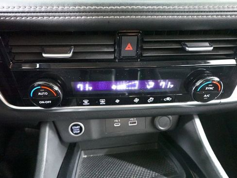 Used 2022 Nissan Rogue SV image 19