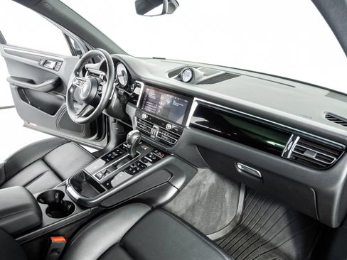 Used 2023 Porsche Macan AWD/4WD image 24