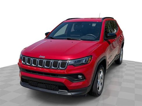Used 2024 Jeep Compass Latitude AWD/4WD image 1