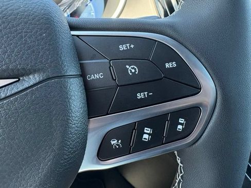 New 2027 Chrysler Pacifica Select FWD image 27