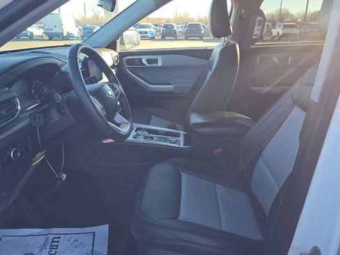 Used 2023 Ford Explorer XLT w/ Equipment Group 202A image 9