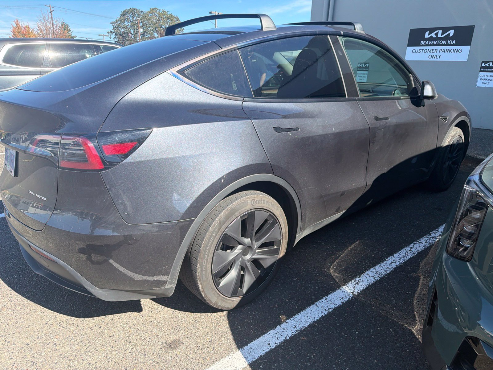 Used 2025 Tesla Model Y Long Range AWD/4WD image 3