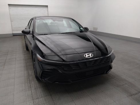 Used 2025 Hyundai Elantra SEL FWD image 14