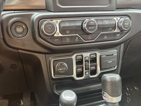 Used 2022 Jeep Gladiator Sport AWD/4WD image 23