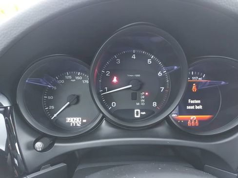 Used 2023 Porsche Macan Base image 12