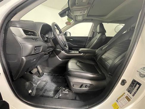 Certified 2020 Toyota Highlander XLE AWD/4WD image 9