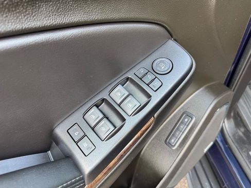Used 2019 Chevrolet Tahoe LT w/ Luxury Package AWD/4WD image 17
