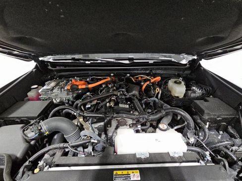 Used 2025 Toyota Tacoma Limited w/ Tow Tech Package image 15