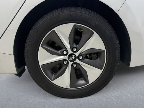 Used 2019 Hyundai Ioniq Electric image 20