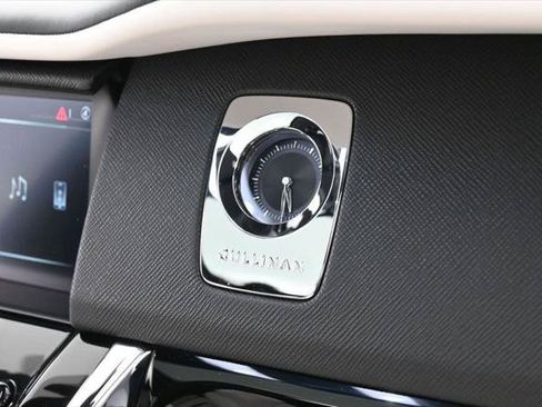 Certified 2022 Rolls-Royce Cullinan w/ Dark Exterior Package AWD/4WD image 34