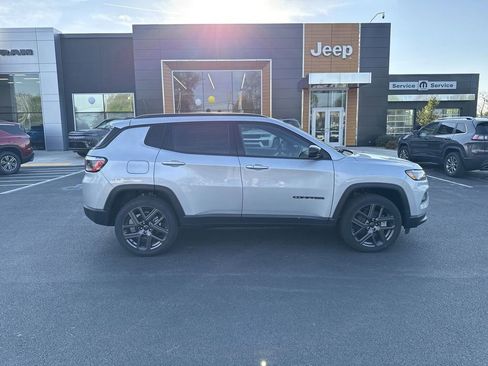 New 2026 Jeep Compass Latitude image 14