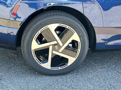 New 2026 Hyundai Ioniq 9 Calligraphy image 11