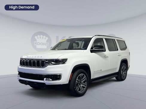 Used 2025 Jeep Wagoneer 4WD image 1