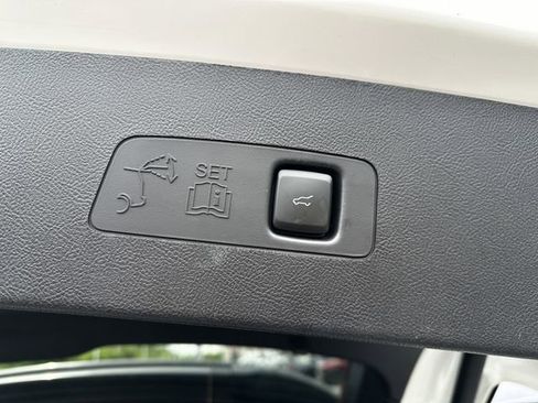 Certified 2024 Lincoln Corsair AWD image 44