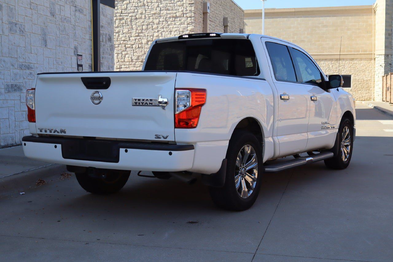 Used 2018 Nissan Titan SV w/ SV Convenience Package RWD image 3