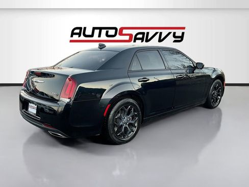 Used 2019 Chrysler 300 S image 7