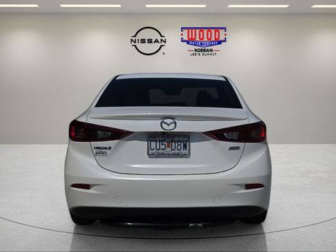 Used 2018 MAZDA MAZDA3 Touring FWD image 3