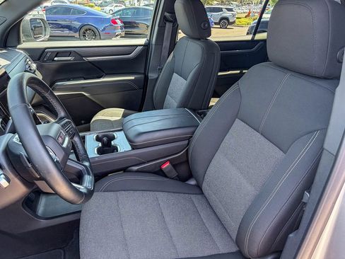 Used 2025 GMC Acadia Elevation FWD image 36