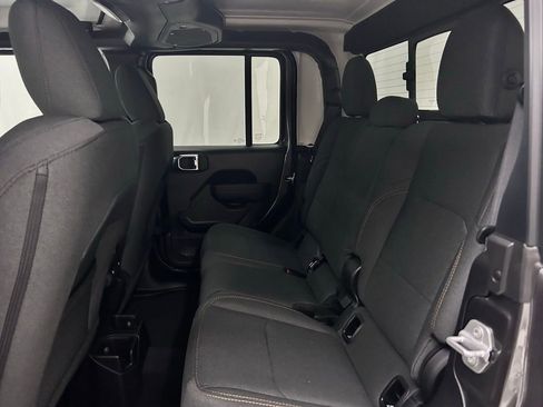 New 2025 Jeep Gladiator Sport image 14