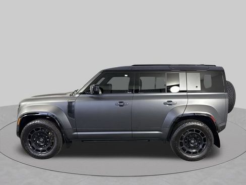 Used 2025 Land Rover Defender 110 AWD/4WD image 29