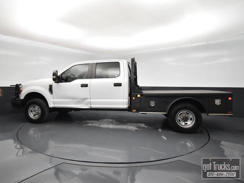 Used 2019 Ford F250 XL w/ Power Equipment Group AWD/4WD image 3