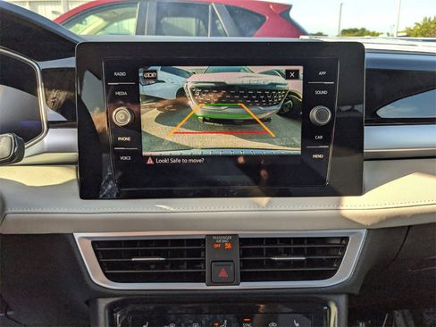 New 2025 Volkswagen Taos SE image 24