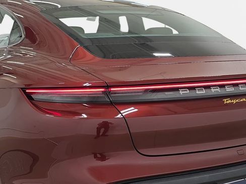 Used 2022 Porsche Taycan Base image 33