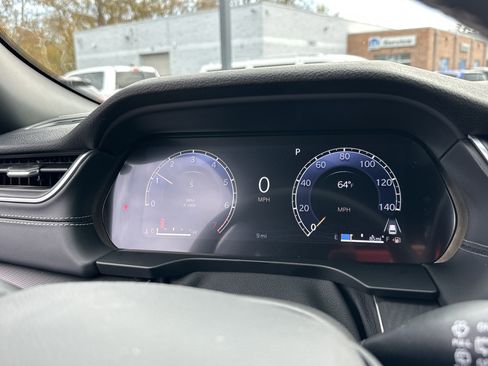 New 2025 Jeep Grand Cherokee Altitude image 10