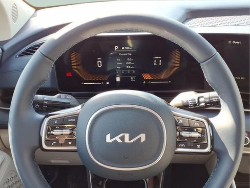 New 2026 Kia Carnival EX FWD image 11