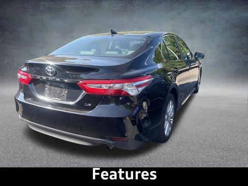 Used 2020 Toyota Camry LE FWD image 5