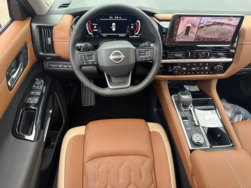 New 2026 Nissan Pathfinder Platinum image 14