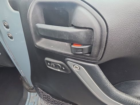 Used 2015 Jeep Wrangler Unlimited Sahara w/ Dual Top Group image 37