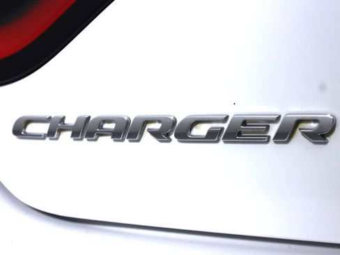 Used 2019 Dodge Charger SXT image 32