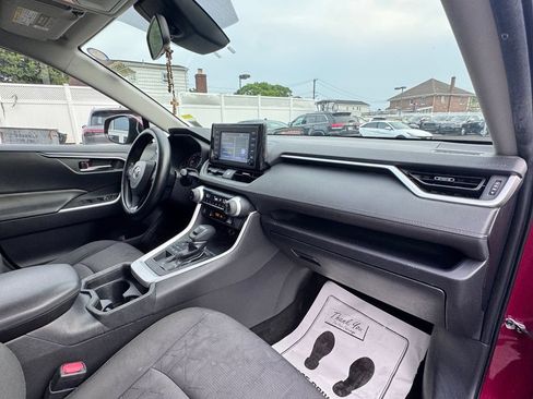 Used 2019 Toyota RAV4 XLE AWD/4WD image 17