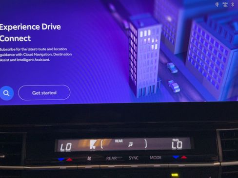 Certified 2025 Toyota Sienna XLE FWD image 11