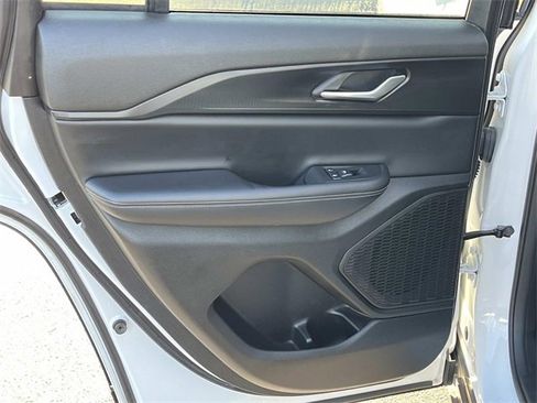 Used 2024 Jeep Grand Cherokee Altitude image 16