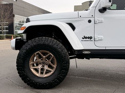 Used 2021 Jeep Gladiator Overland image 9