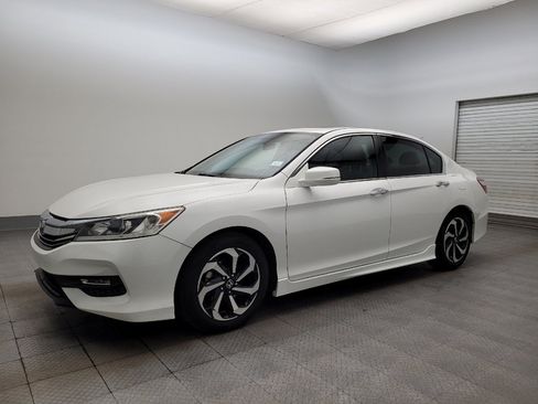 Used 2017 Honda Accord EX image 2